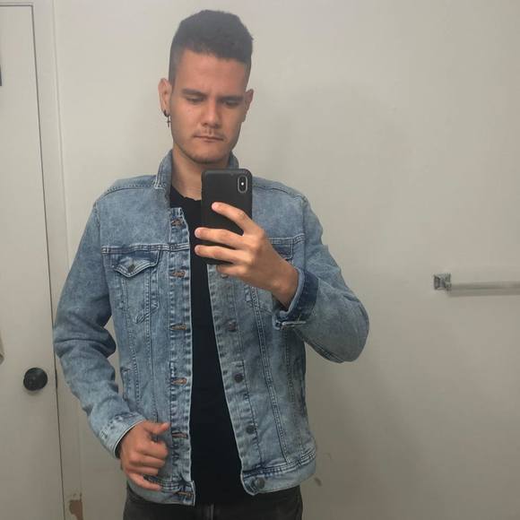 Meet your Posher, Nicolas - Picture 1 of 1